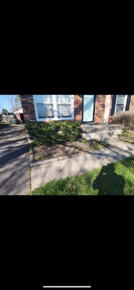 Expert lawn care service with custom design in Pewee Valley, KY by Flournoy Lawn And Landscaping