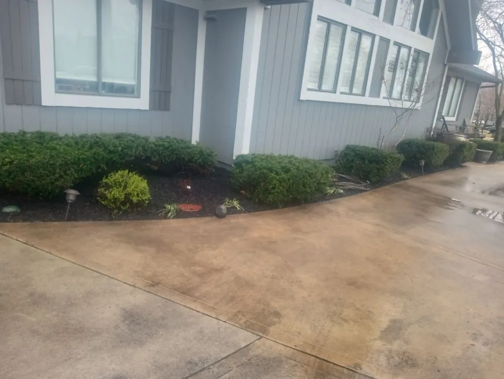 Expert yard maintenance in Belton, MO - Flower Bed Guys