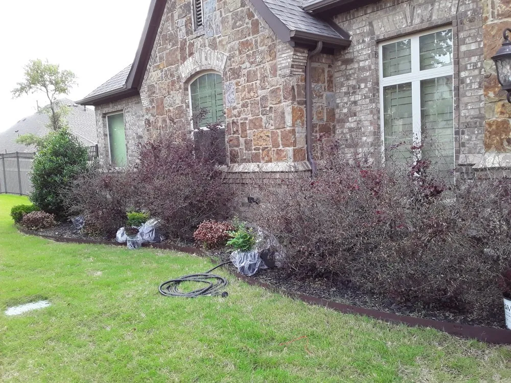Trusted garden landscaping with custom design across Grapevine, TX - Flowerbeds Landscaping Clean Trim Mulch