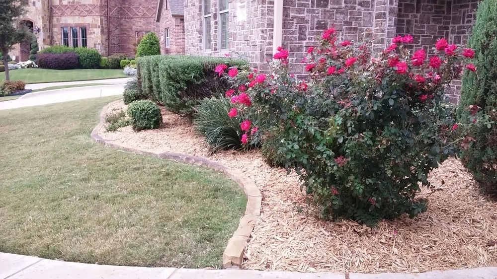 Expert garden landscaping in Grapevine, TX - Flowerbeds Landscaping Clean Trim Mulch