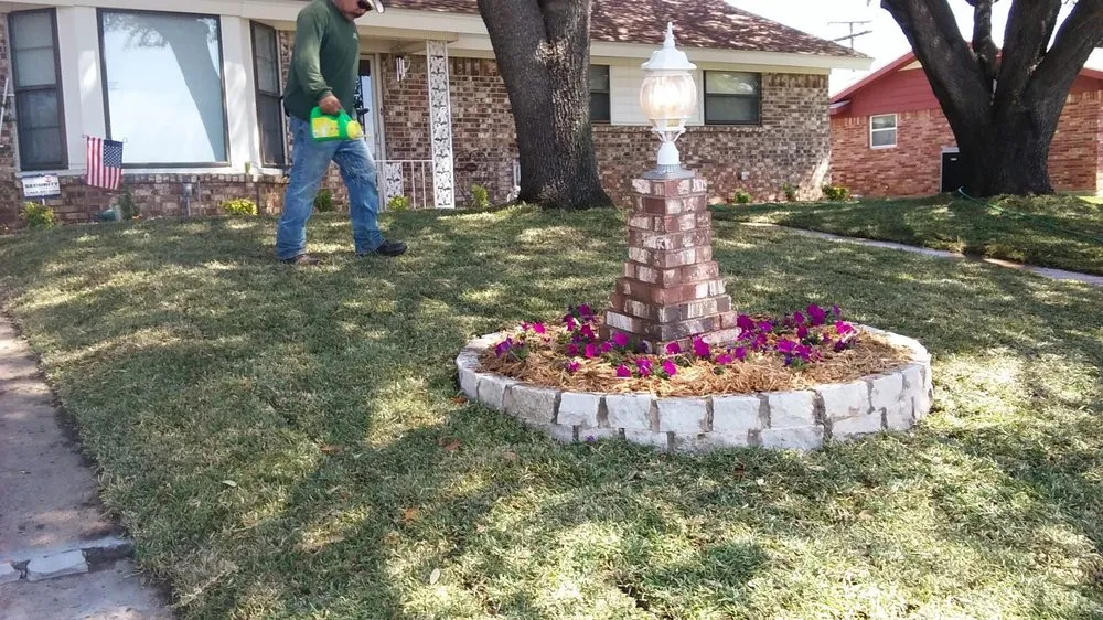 Affordable outdoor landscaping in Grapevine, TX - Flowerbeds Landscaping Clean Trim Mulch