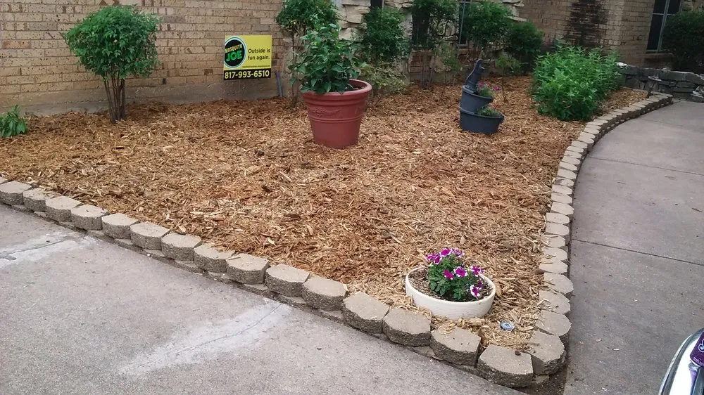 Professional garden landscaping experts serving Grapevine, TX - Flowerbeds Landscaping Clean Trim Mulch