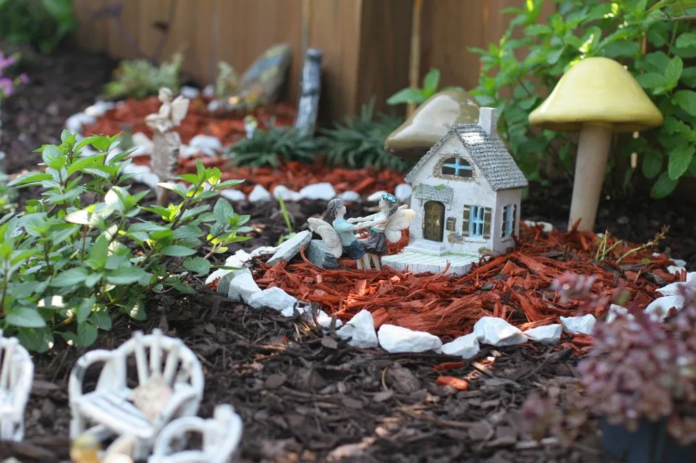 Custom yard cleanup service experts serving Summerville, SC - Flowertown Garden Center