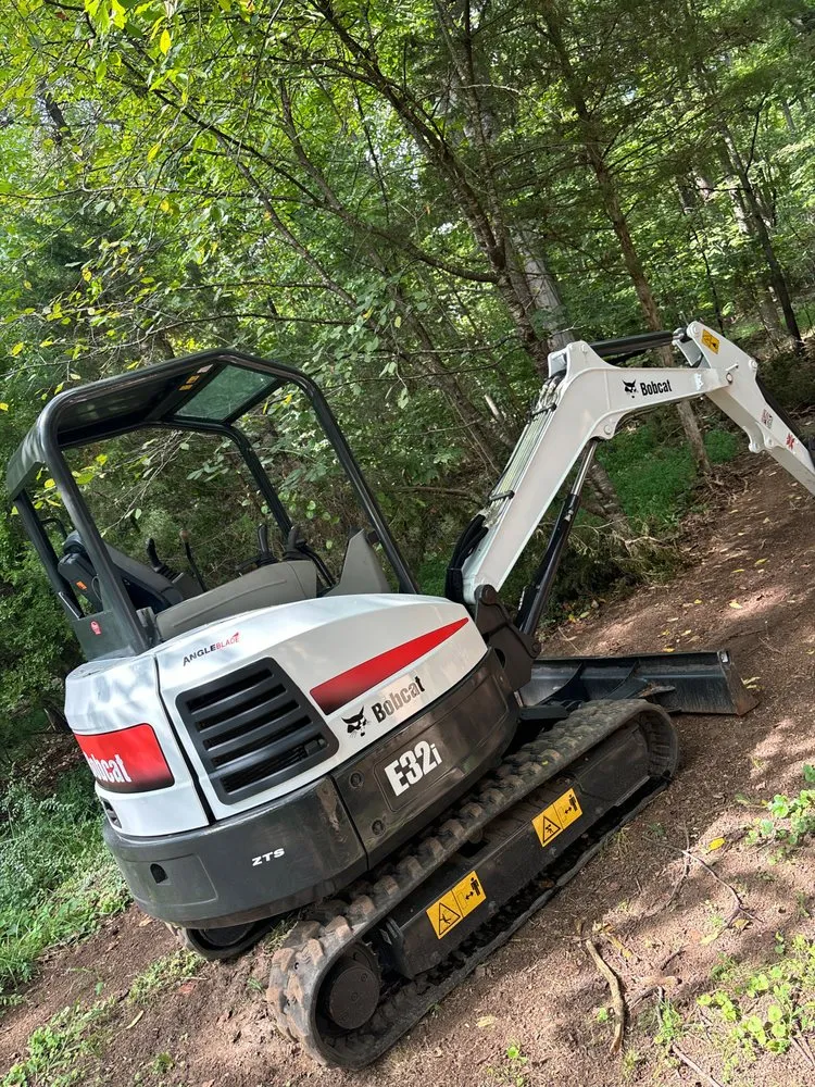 Local yard cleanup service for homes in Rustburg, VA by Floyd Property Management