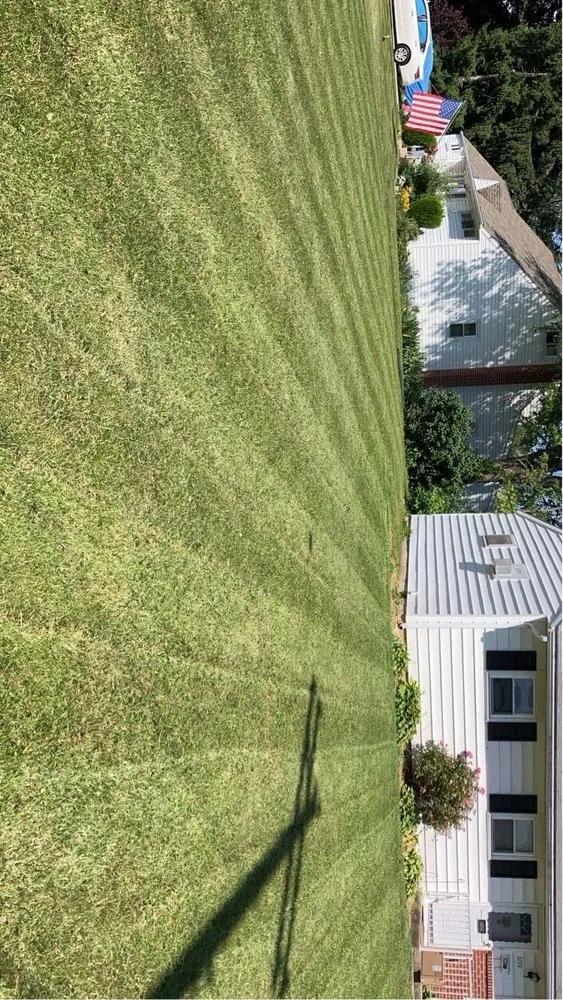 Local yard cleanup service in Glen Rock, PA by Floyds Lawn Care