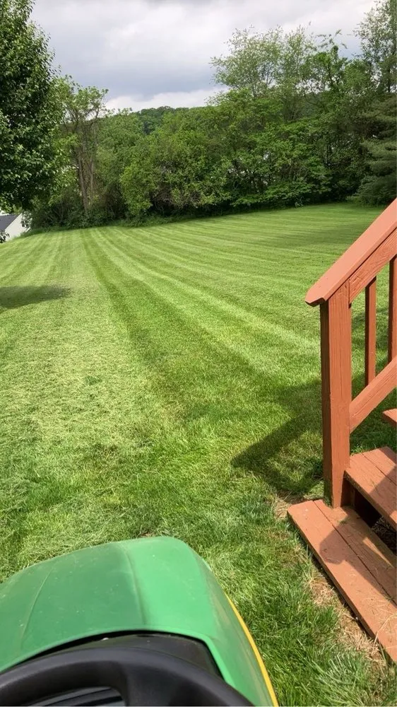 Top-rated yard maintenance in Glen Rock, PA by Floyds Lawn Care