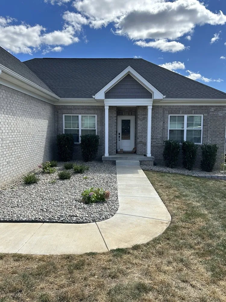 Top-rated lawn mowing service in Shepherdsville, KY - Floyd’s Lawn Care