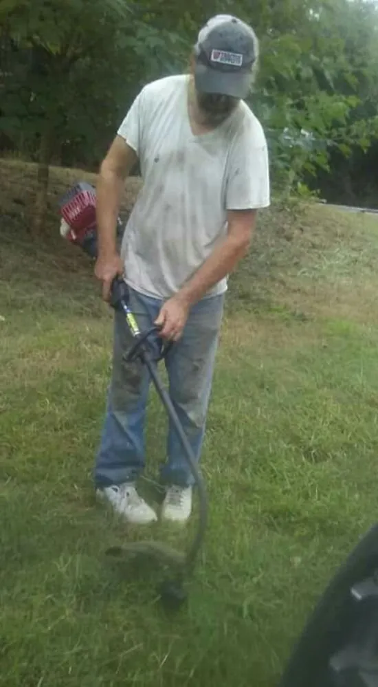 Professional lawn care service in Batesville, AR by F&m Dickey Lawn service