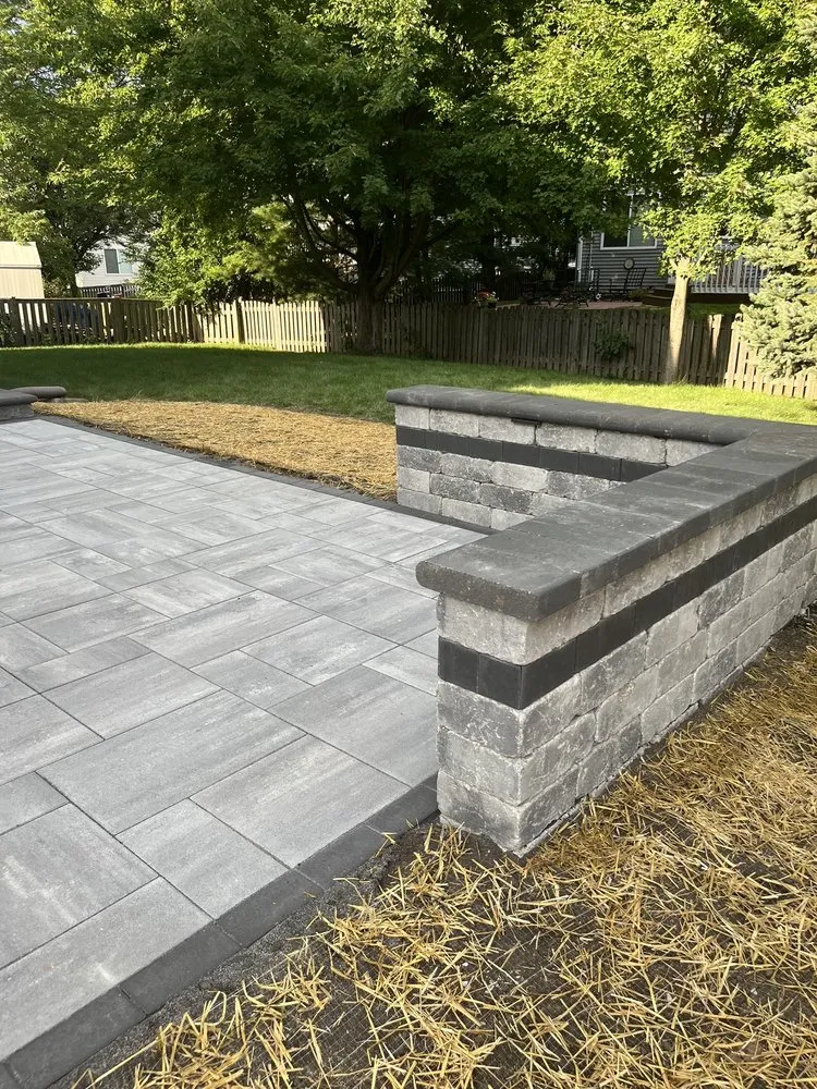 Top-rated garden landscaping for beautiful yards in Aurora, IL by Fobras Landscaping Company