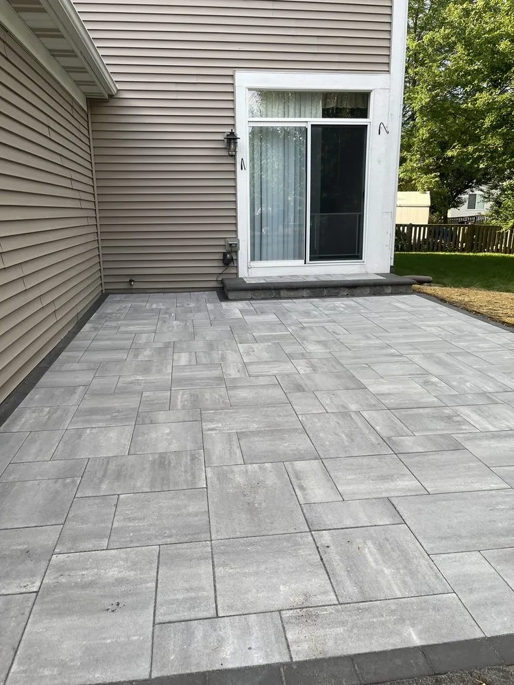 Professional garden landscaping in Aurora, IL by Fobras Landscaping Company