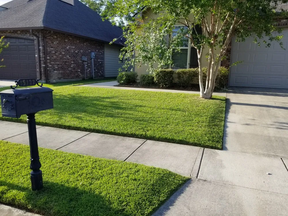 Expert outdoor landscaping for beautiful yards in Baton Rouge, LA by Follins Lawn Care