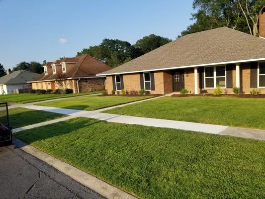 Follins Lawn Care Logo