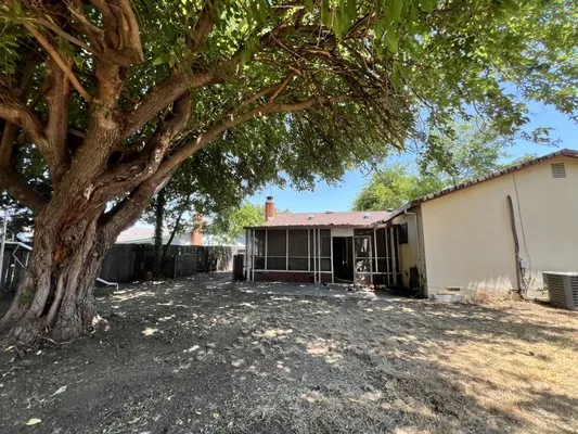 Folsom Lawn care And cleanup Logo