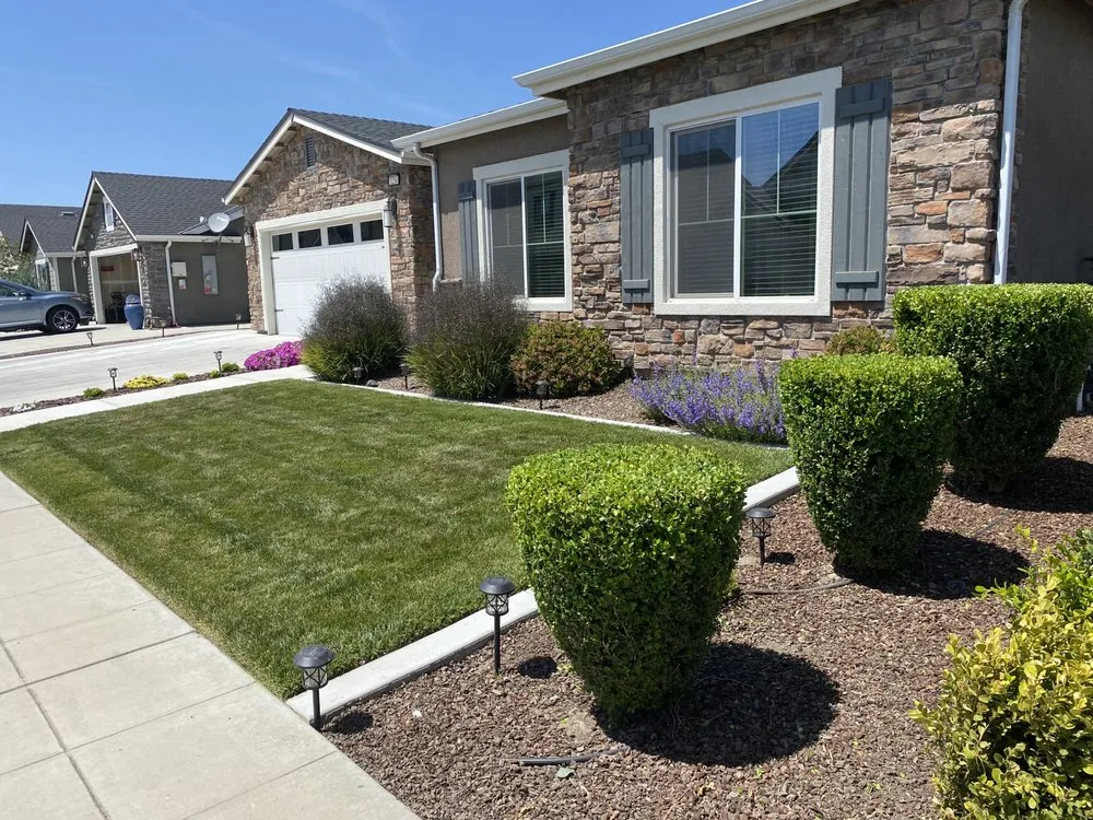 Custom garden landscaping experts serving Visalia, CA - Fonseca’s Gardening service