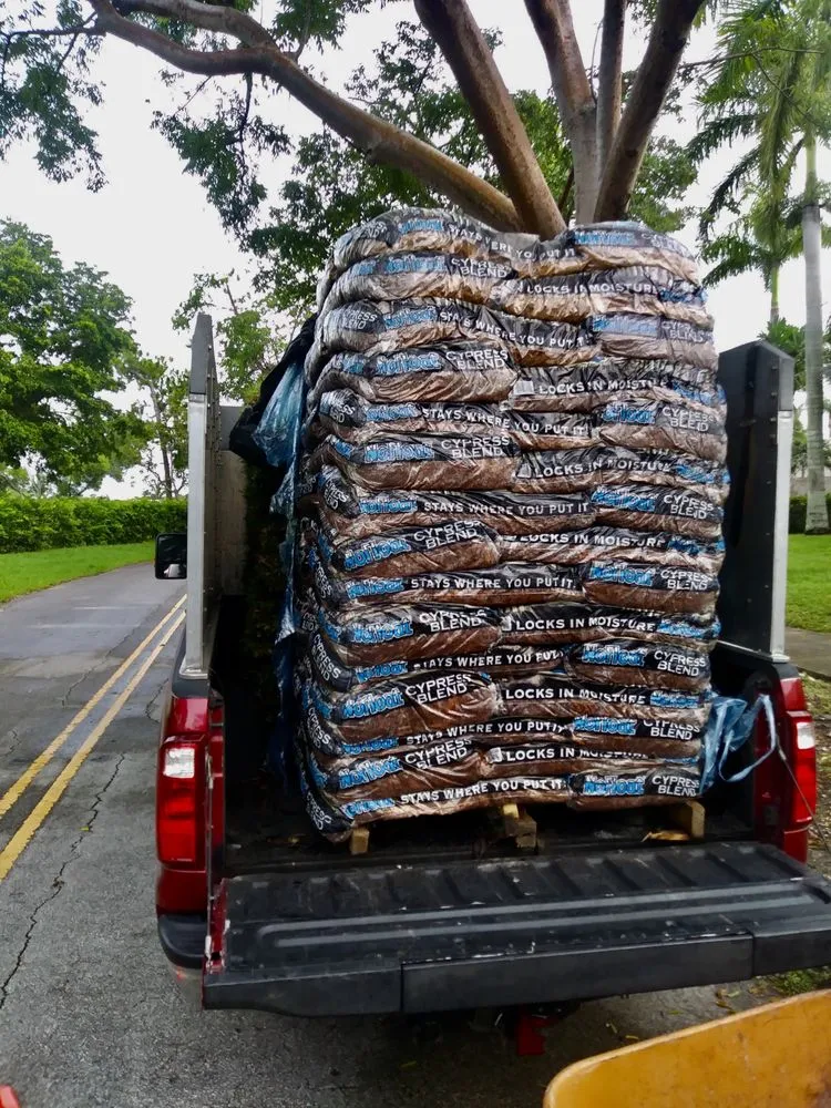 Expert yard maintenance in Fort Myers, FL - Fonte Lawn Care