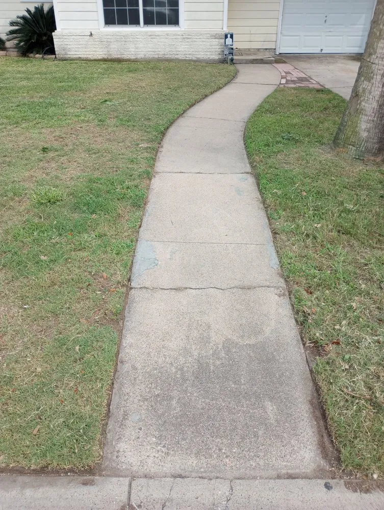 Custom yard cleanup service in Gonzales, TX by For Heavan's Sake Mowing