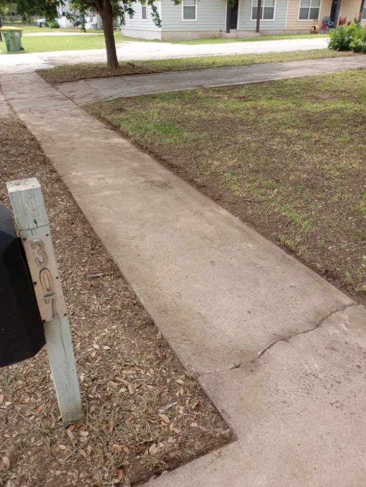 Local yard maintenance experts serving Springtown, TX - For Heaven's Sake Mowing