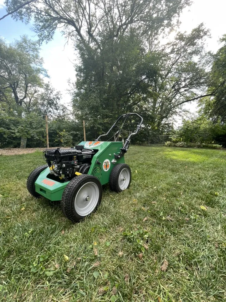 Trusted lawn care service in Overland Park, KS - Forbes Lawn Spraying
