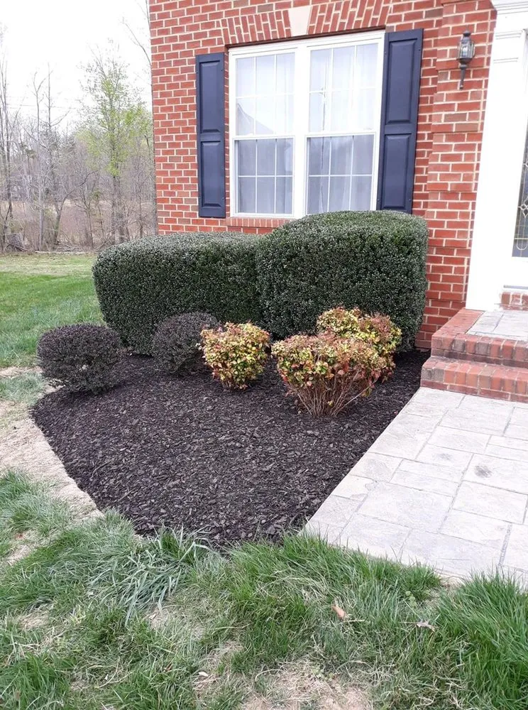 Professional garden landscaping for homes in Clinton, MD by Ford Lawn Service