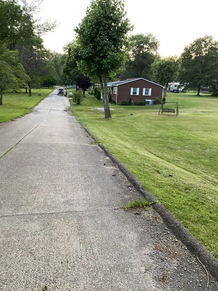 Top-rated lawn care service near you across Charleston, WV - Fore Seasons Lawn Care