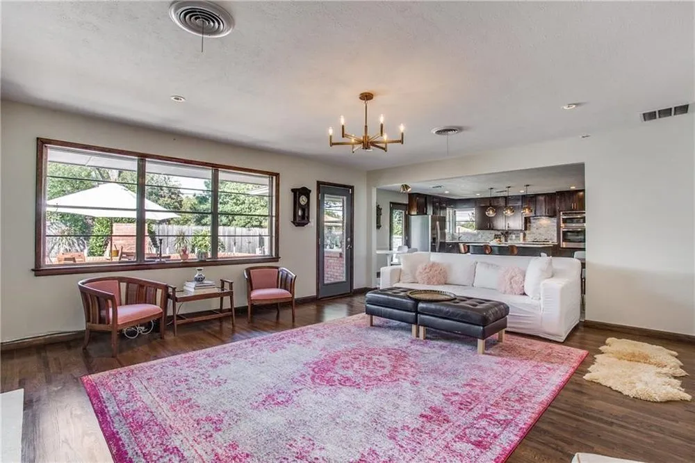 Professional yard cleanup service experts serving Bay Saint Louis, MS - Foreman Coast Living