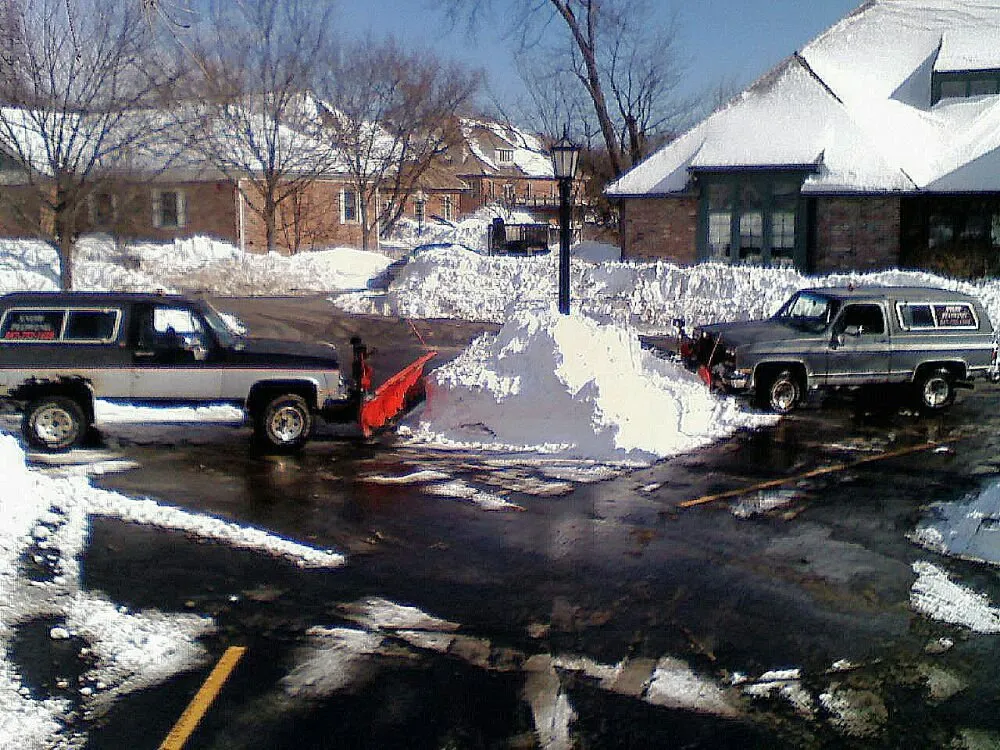 Expert lawn mowing service experts serving Mundelein, IL - Forest Cole's Lawn, Land, Home and Snow