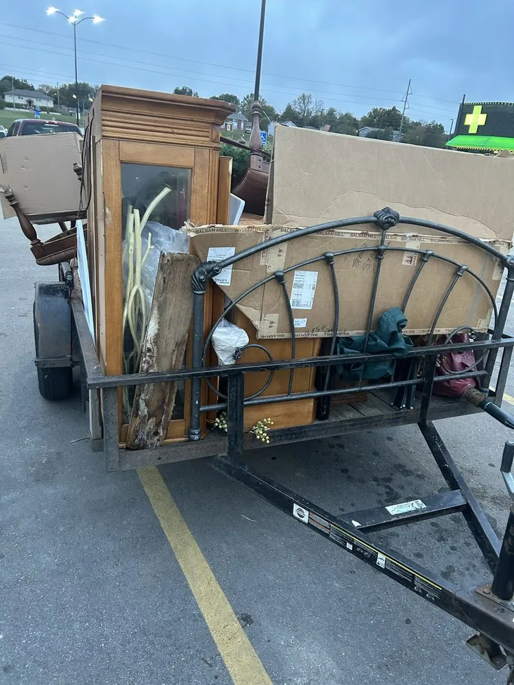 Top-rated yard cleanup service in Kansas City, MO by Forest Junk Removal