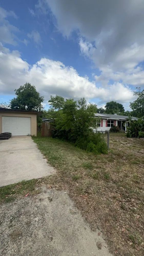 Affordable lawn mowing service experts serving DeLand, FL - Forever Green