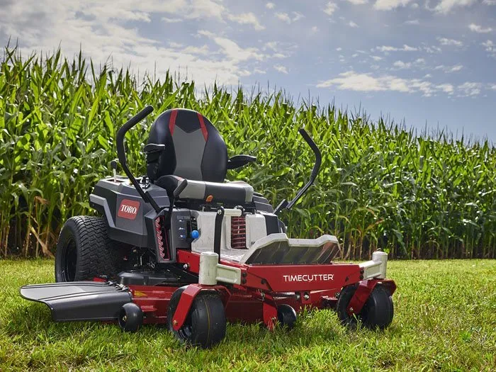 Professional outdoor landscaping for homes in Rockford, IL by Forever Green