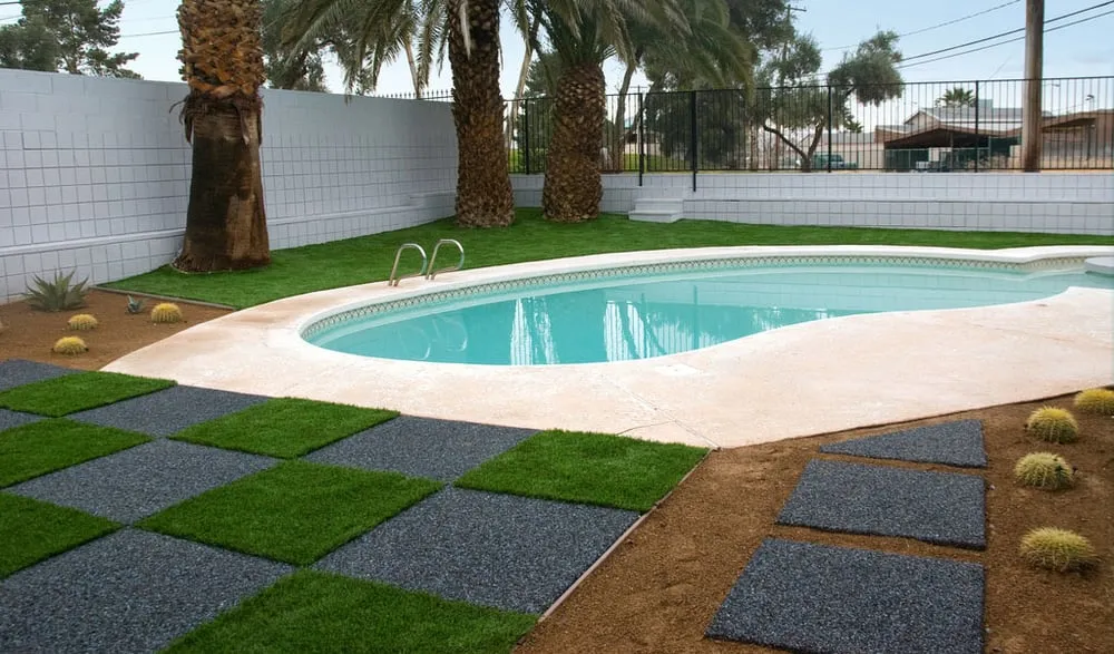 Trusted yard cleanup service in De Soto, KS by ForeverLawn Kansas City