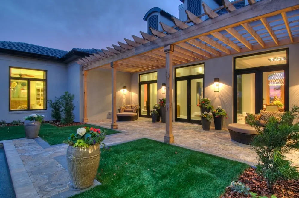 Expert garden landscaping for beautiful yards across Tampa, FL - ForeverLawn of Tampa Bay