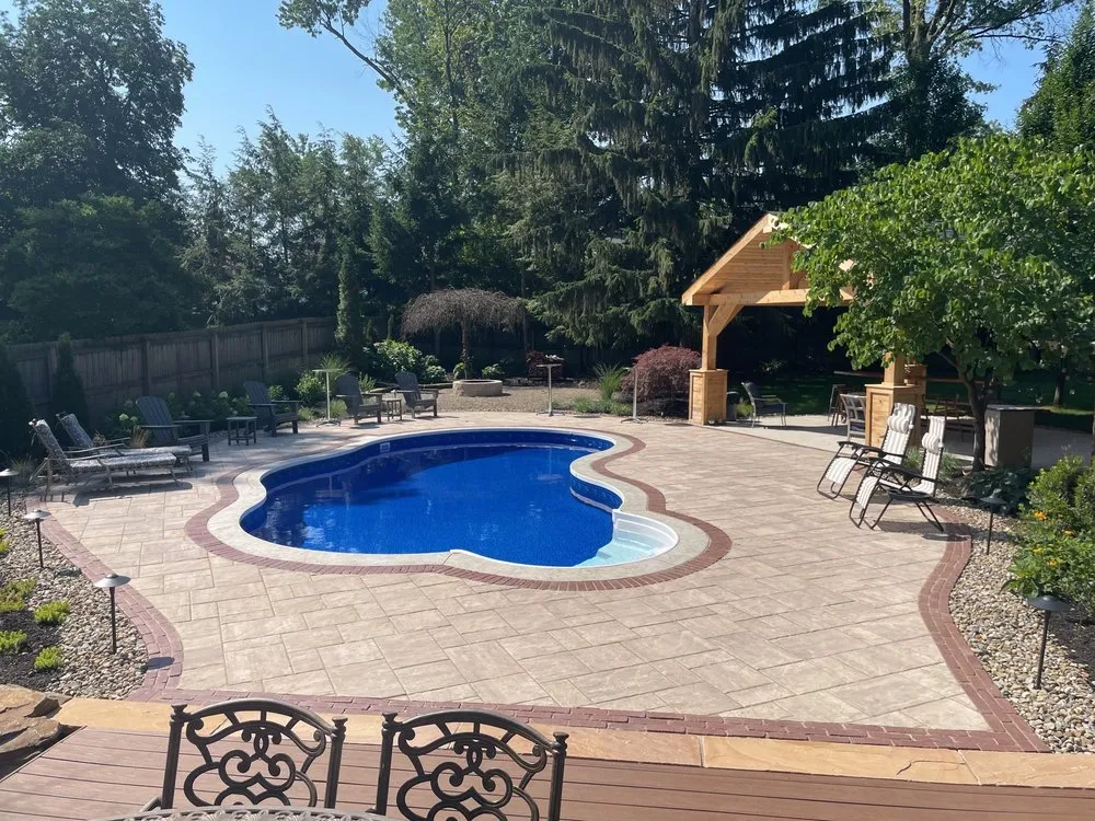 Custom lawn care service experts serving Lakewood, OH - Forni Landscaping Arts