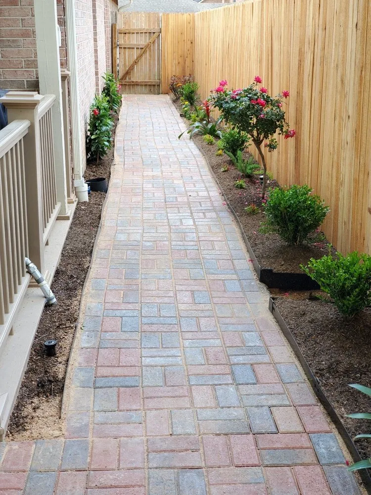 Trusted yard cleanup service in Rosharon, TX by Fort Bend Construction and Grounds