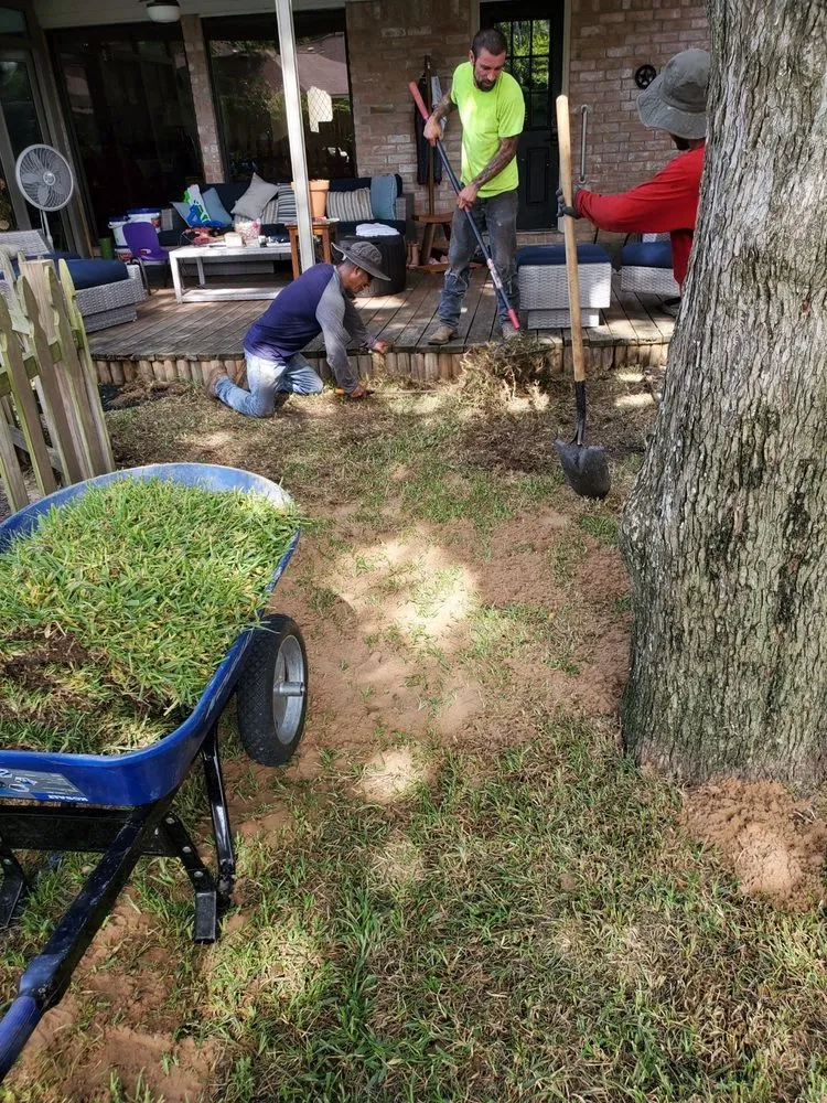 Custom lawn mowing service in Rosharon, TX - Fort Bend Construction and Grounds