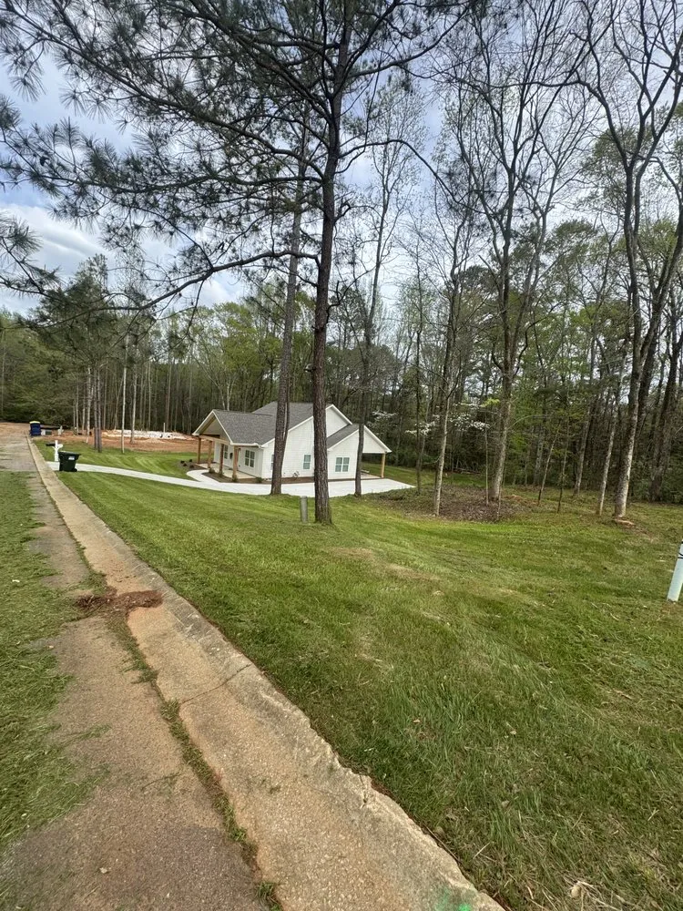 Local residential landscaping in Elberton, GA by Fortson Deluxe