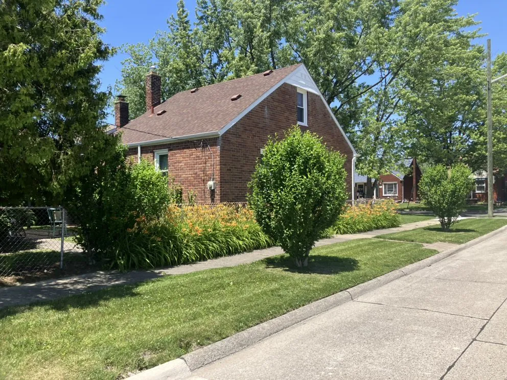 Custom lawn mowing service for homes across Detroit, MI - Forward Action Solutions