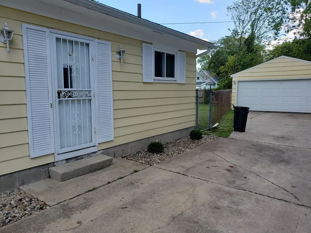 Top-rated lawn mowing service experts serving Saginaw, MI - Fosters Development