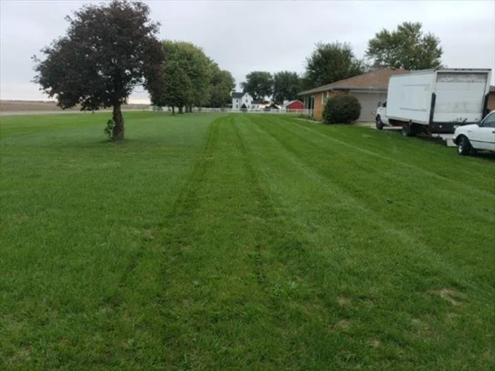 Reliable lawn mowing service in Peoria, IL - Foster's Pro-Lawn & Snow Removal