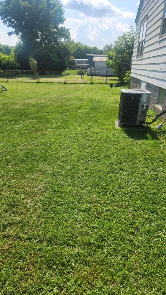 Professional lawn mowing service experts serving Bandy, VA - Four Arrows Lawn and Clean Up