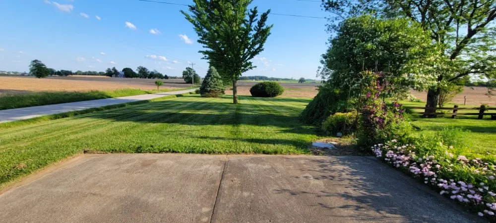 Trusted yard maintenance for homes in Hardinsburg, IN by Four J Lawn Care