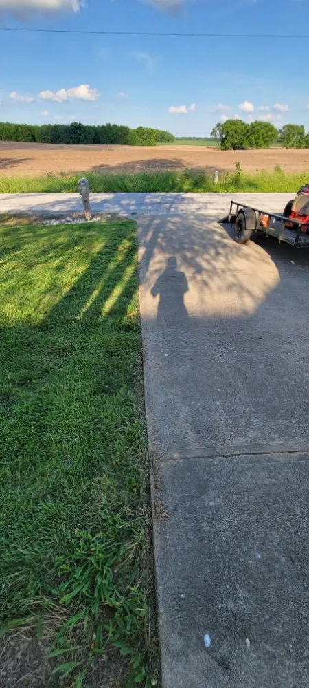 Local lawn care service experts serving Hardinsburg, IN - Four J Lawn Care