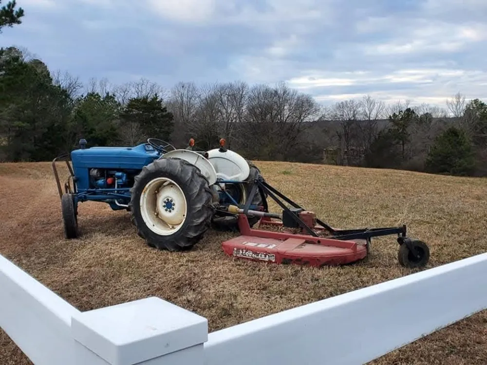 Local lawn care service experts serving Hot Springs, AR - Four Pines Farm Services
