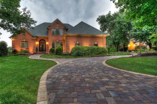 Custom lawn care service experts serving Knoxville, TN - Four Seasons Grounds Management