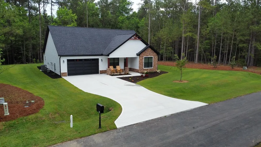 Professional lawn care service experts serving Abbeville, SC - Four Seasons Landscape