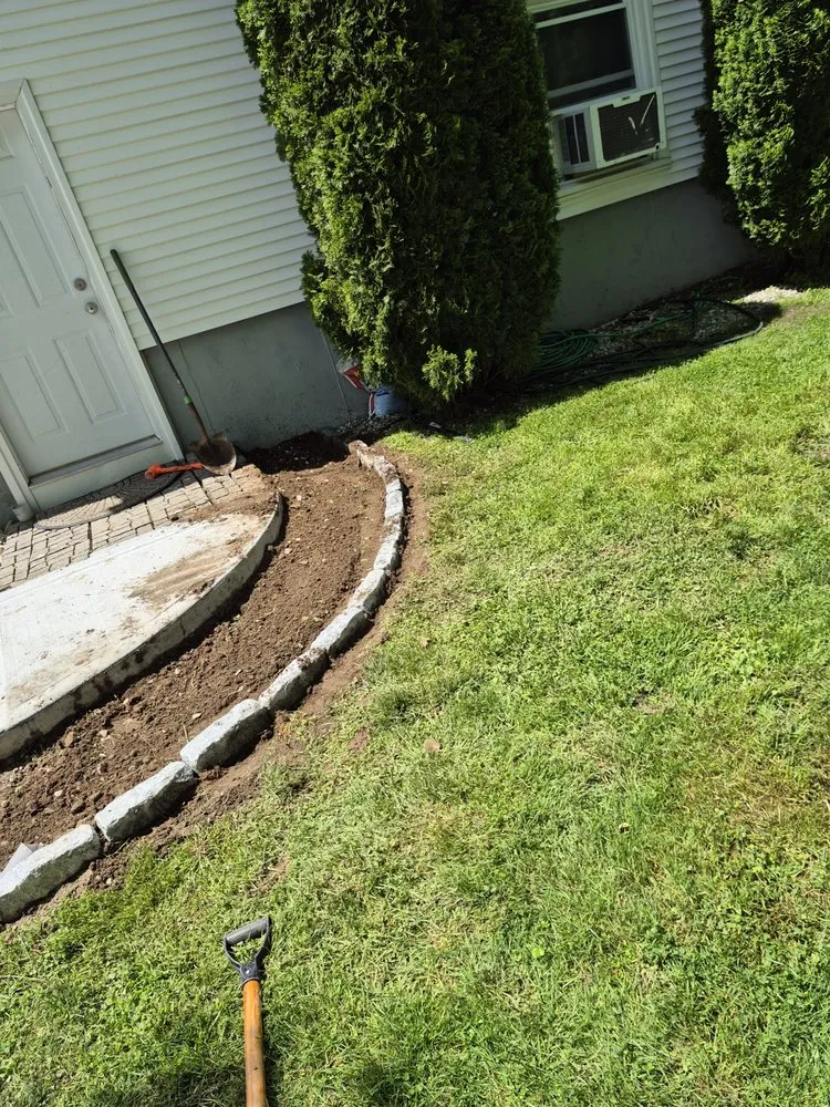 Top-rated lawn care service in Cranston, RI by Four Seasons Landscape and Construccion