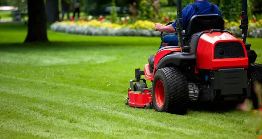 Top-rated lawn mowing service near you in Maplewood, MO by Four Seasons Landscaping and Lawn Care