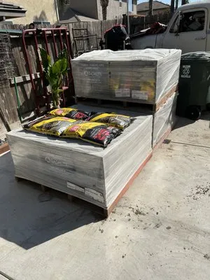 Four Season’s Landscaping Services Logo