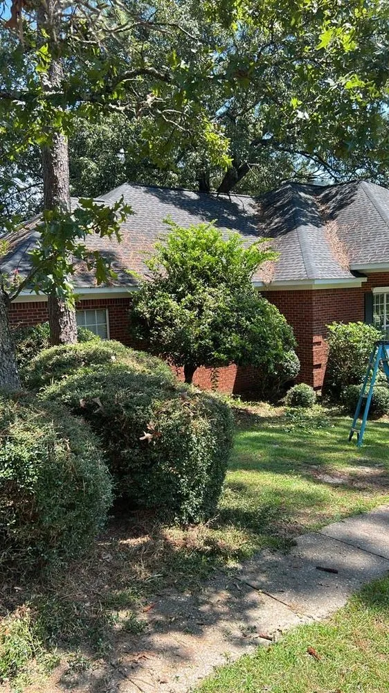 Custom yard maintenance in Robertsdale, AL - Four Seasons Lawn Care