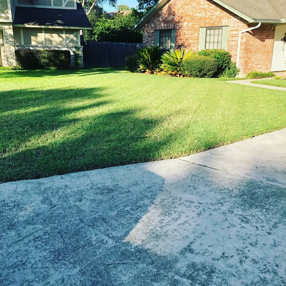 Expert garden landscaping in Seguin, TX by Four Seasons Precision Lawn Care