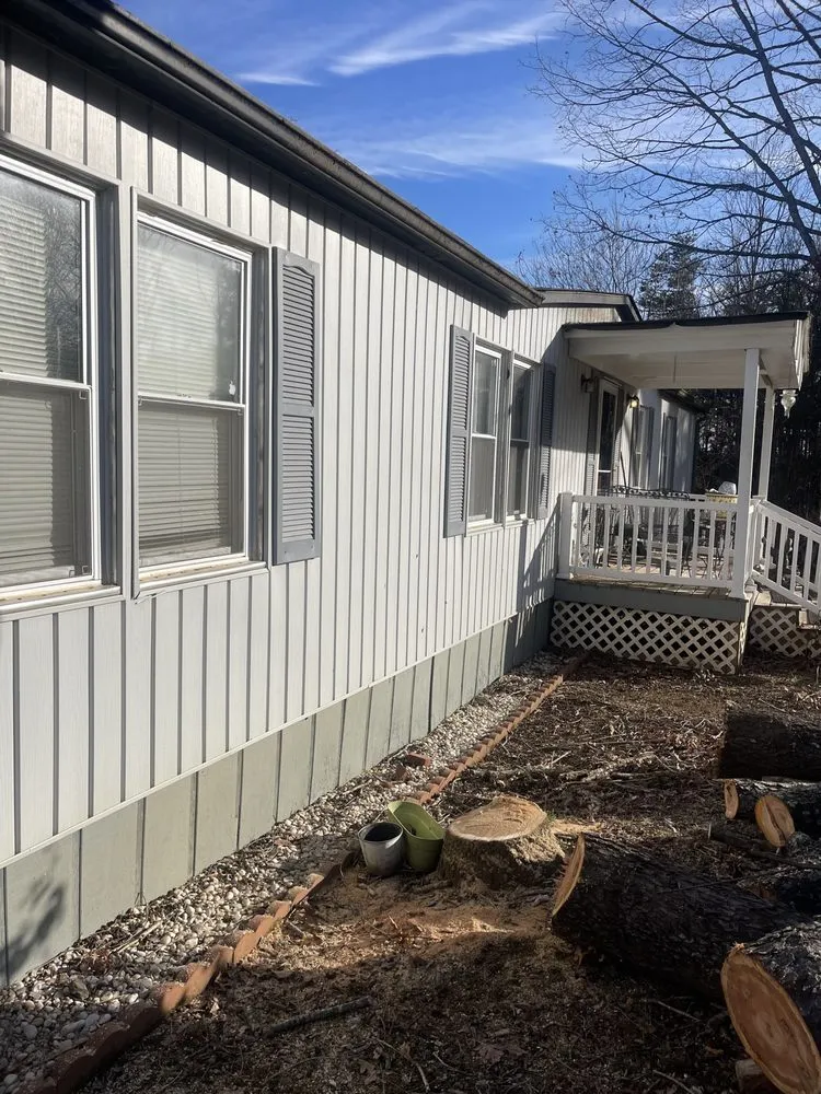 Professional yard cleanup service in Appomattox, VA - Four Seasons Tree & Landscaping Services